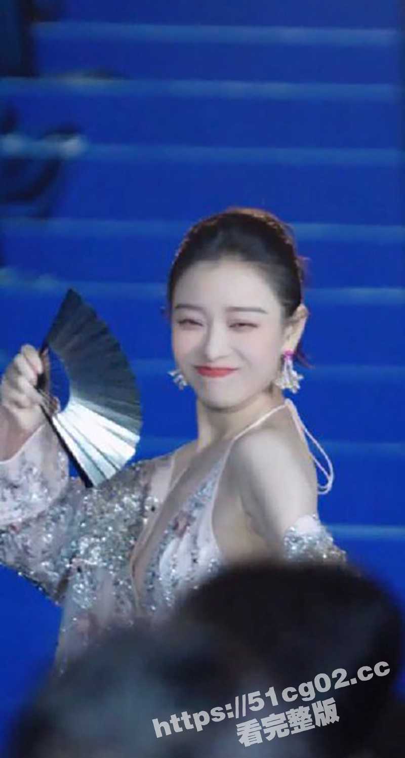 完了 我的女神 倪妮 走光了！性感深v 侧乳小肉色太棒了！ - 51吃瓜网-51吃瓜网