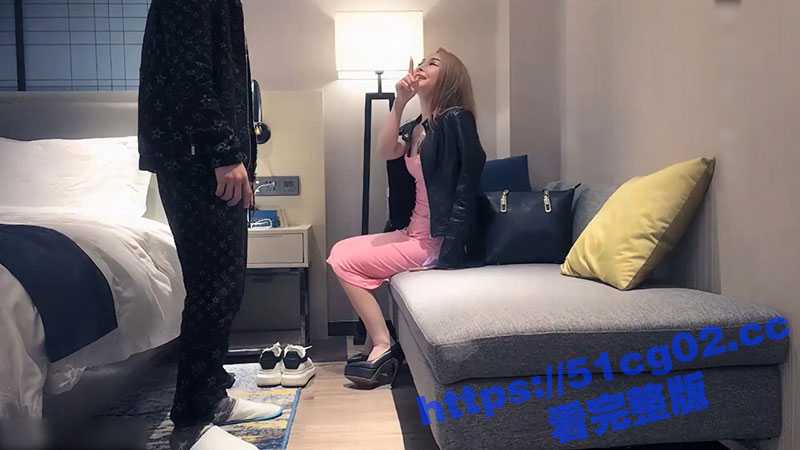 探花翻车！利哥重金约操外围女主播 操完之后说知道被偷拍了 但还是配合你 还有点小感动呢！-51吃瓜网