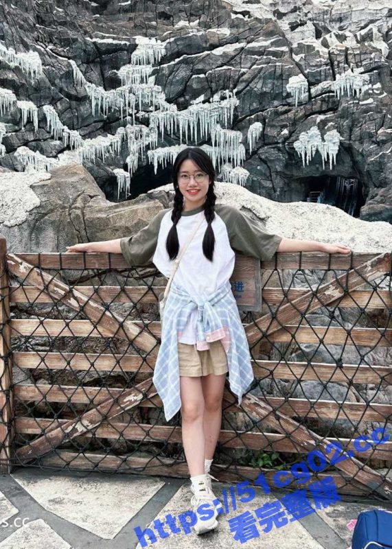 武汉极品女大学生 程怡 调教视频被曝光！肛塞振动棒加真屌 花样爆操 极致视角满足感满满的征服欲！-51吃瓜网