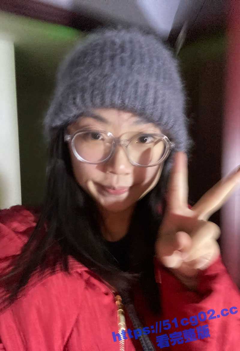 哈尔滨超可爱的大学生妹妹 在家脱光展示自己的身材照片与视频发给学长！禽兽学长直接反手将视频曝光！ - 51吃瓜网-51吃瓜网