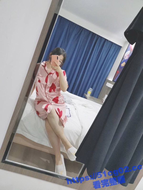 湖南商务职业技术学院 周诗晗 身材极品的微胖眼镜妹 和网友裸聊视频曝光 揉奶子的表情好销魂啊-51吃瓜网