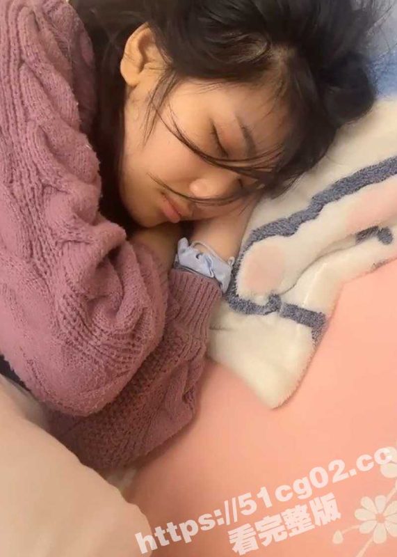 女友正在睡觉 渣男拉着好兄弟一起来3P 两根鸡吧轮流交替 插得白浆四溢 ！超极刺激！-51吃瓜网