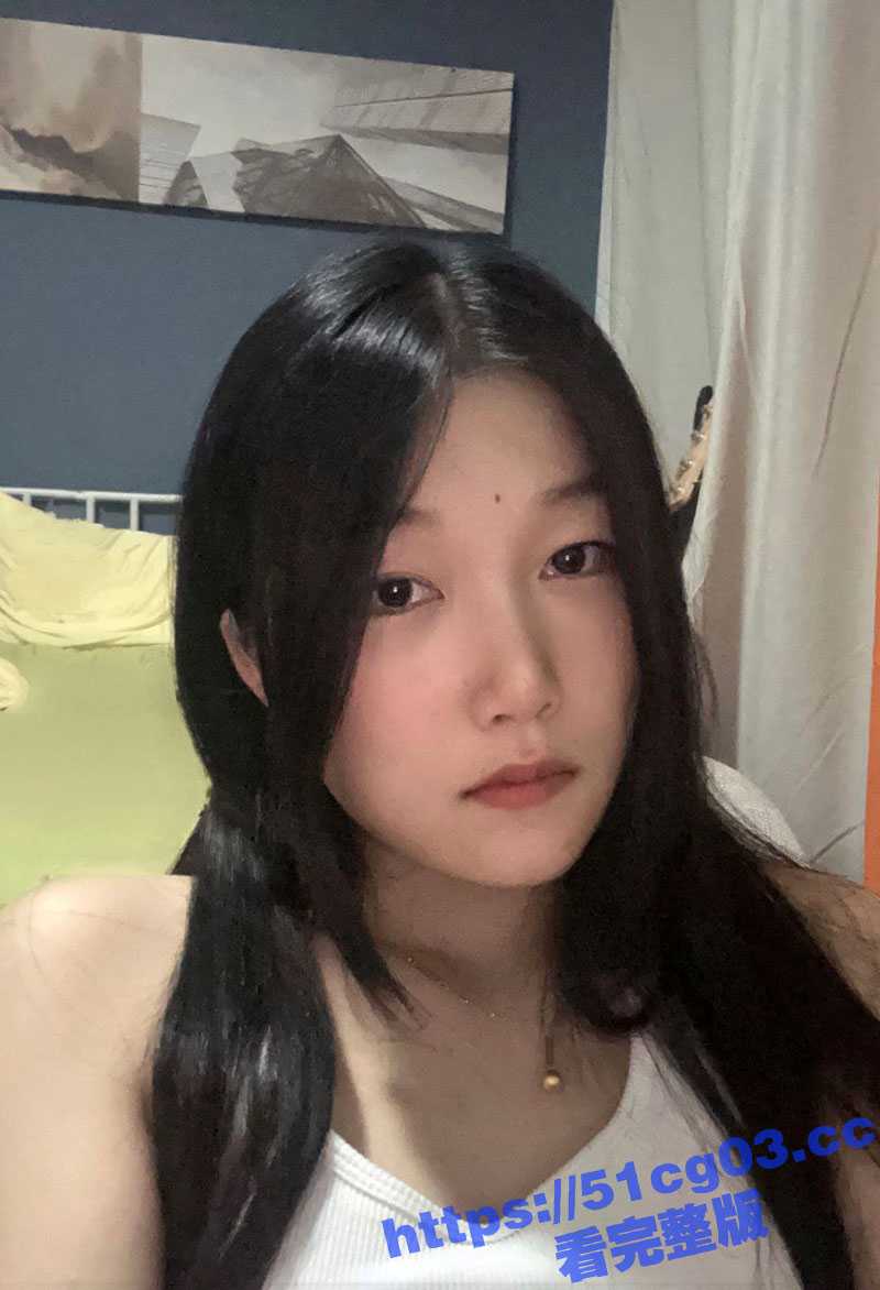 成都大学反差学生妹 张雅琪 背着男友与网友酒店约炮做爱！还贴心的自己准备情趣内衣和玩具！ - 51吃瓜网-51吃瓜网