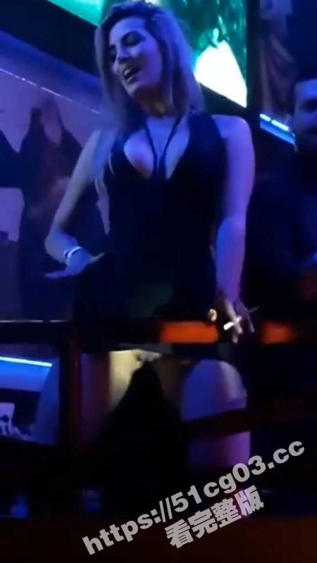 这灯光师必须给加鸡腿 熟女少妇无内酒吧蹦迪被网友偷拍精彩画面-51吃瓜网