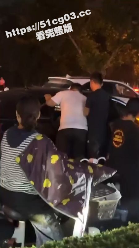 山东威海原配奥迪车主抓奸！渣男喜欢上了老女人 开着原配的车出来约会小三 还把人家车抵押了！-51吃瓜网