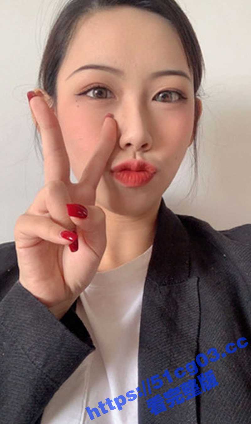 十个眼镜九个骚！极品眼镜母狗 曾桃莉 私密自拍视频被流出 最喜欢被夹头深喉！ - 51吃瓜网-51吃瓜网