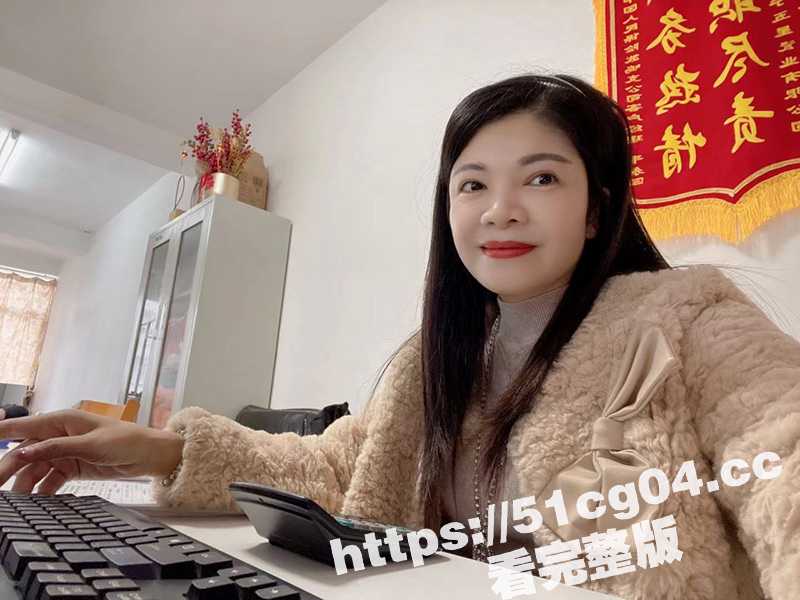 瓜友投稿自己的亲妈！现任湖南某地居委会主任 徐珍 已经被人网调成母狗 下一步准备接受现实调教了！-51吃瓜网