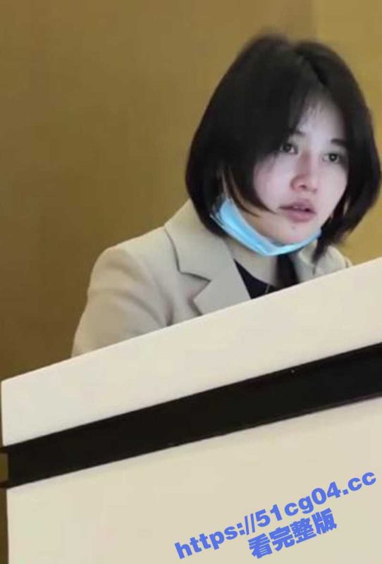 潜入美容院 偷拍抄底骚货美容师们的内裤 前台短发气质少妇挺反差 黑色蕾丝边内裤-51吃瓜网