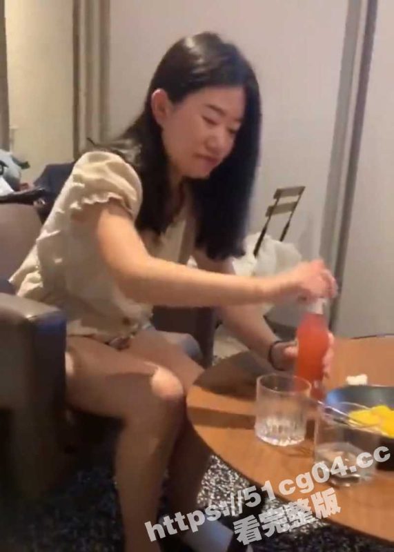 漂亮人妻家中偷情洋老外  各种中文爆粗口  大洋屌无套内射国人小娇妻！-51吃瓜网