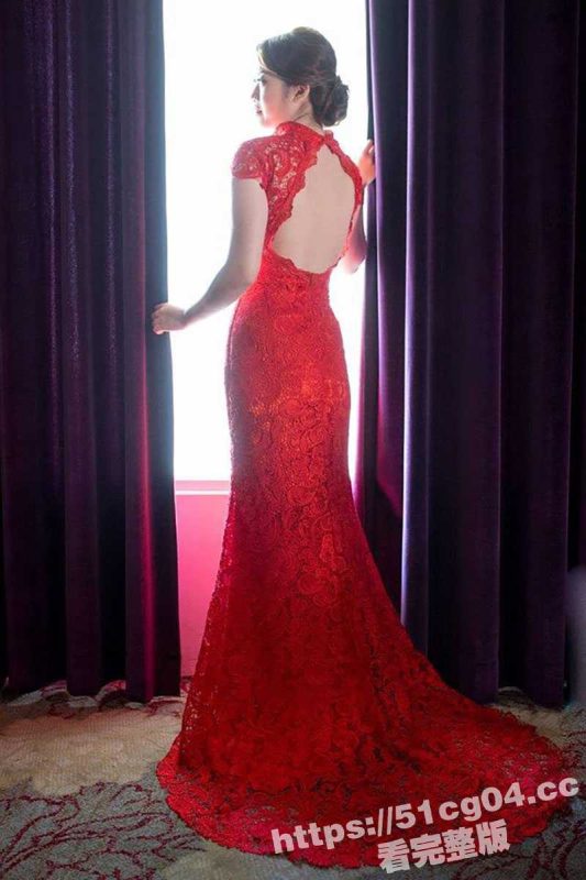 台湾新婚大奶少妇 和老公啪啪视频遭曝光 绿帽老公偷偷将视频分享 竟然被少妇闺蜜发现-51吃瓜网