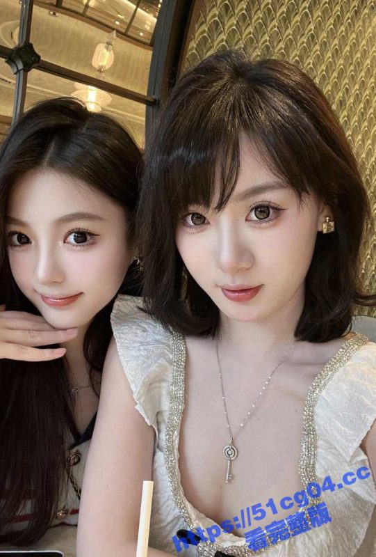 黑丝女上司带着闺蜜约炮大屌新人男同事 酒店开房双飞啪啪 黑白双煞轮流榨精 这谁招架得住啊！-51吃瓜网