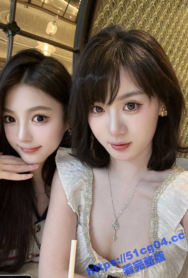 黑丝女上司带着闺蜜约炮大屌新人男同事 酒店开房双飞啪啪 黑白双煞轮流榨精 这谁招架得住啊! - 51吃瓜网-51吃瓜网