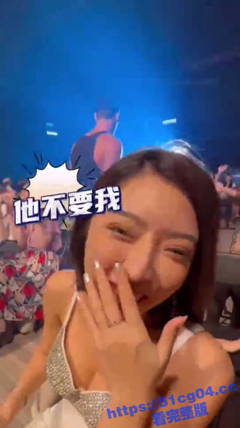 反差性感骚鸡 看到洋屌就走不动路了 笑的合不拢嘴 计这会小穴早就湿了 恨不得马上挨操吧 - 51吃瓜网-51吃瓜网