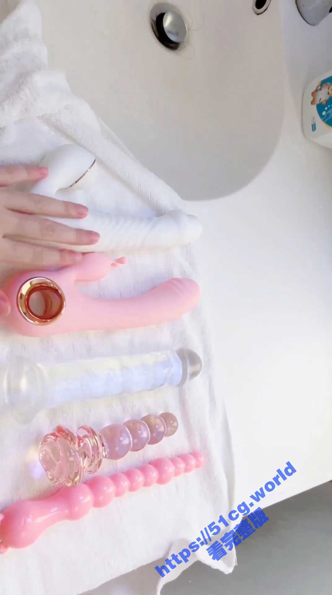 顶级露出艺术家『娜娜』最新脱衣裸舞洗澡紫薇篇 肆意玩弄青春肉体 逼脸同框 - 51吃瓜网-51吃瓜网