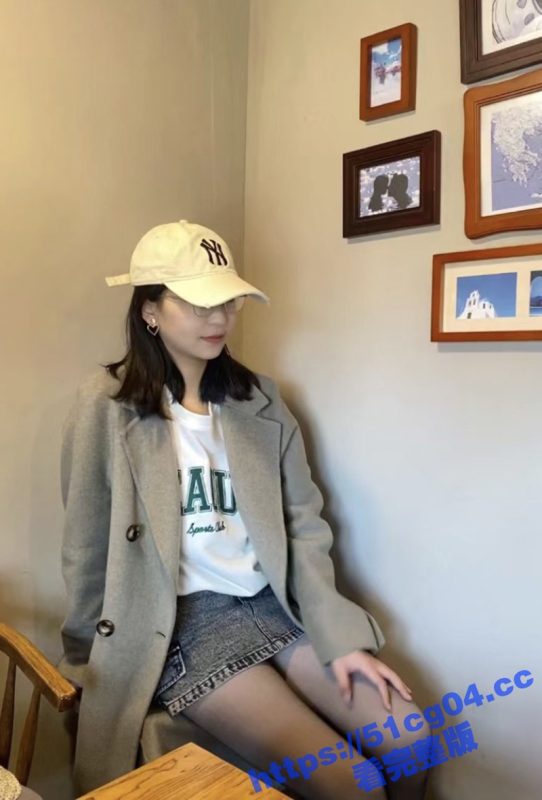 微胖大奶学姐被小狼狗体育生学弟疯狂抽插大屁股 按墙上后入操的哇哇叫 床都干走位了-51吃瓜网