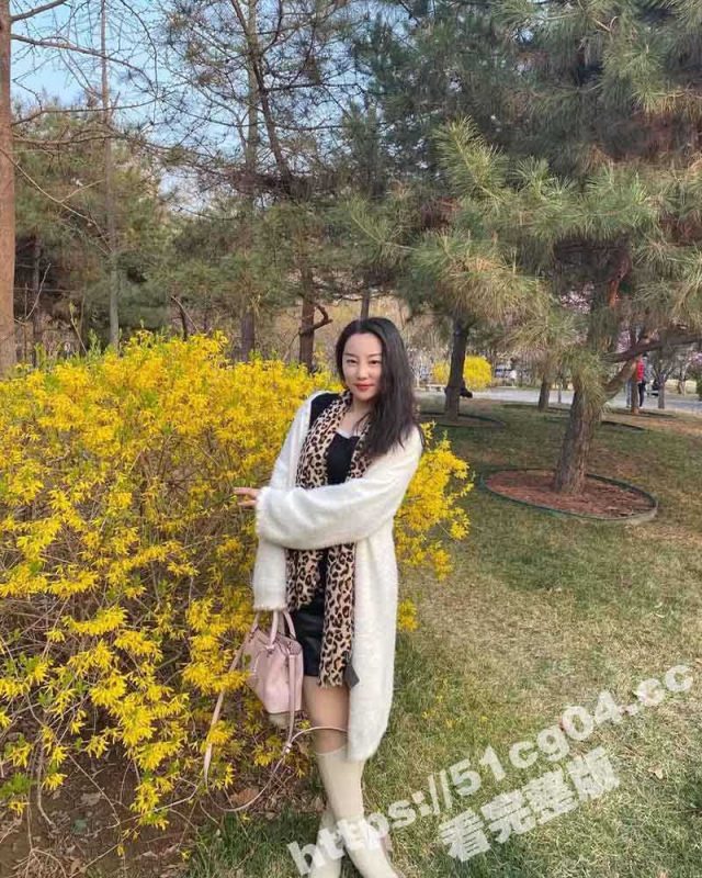 北京私人辅导机构老师 王琼 与学员开房约炮 少妇沉迷吃鸡还喜欢舔菊花 一线天无毛肥鲍更是深不可测-51吃瓜网