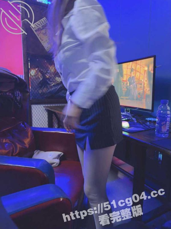 兄妹乱伦大神 妹妹的第一次给了我 新作！带妹妹外出寻刺激 网吧口交 女厕所操逼 不能叫出声差点把妹妹憋坏了！-51吃瓜网