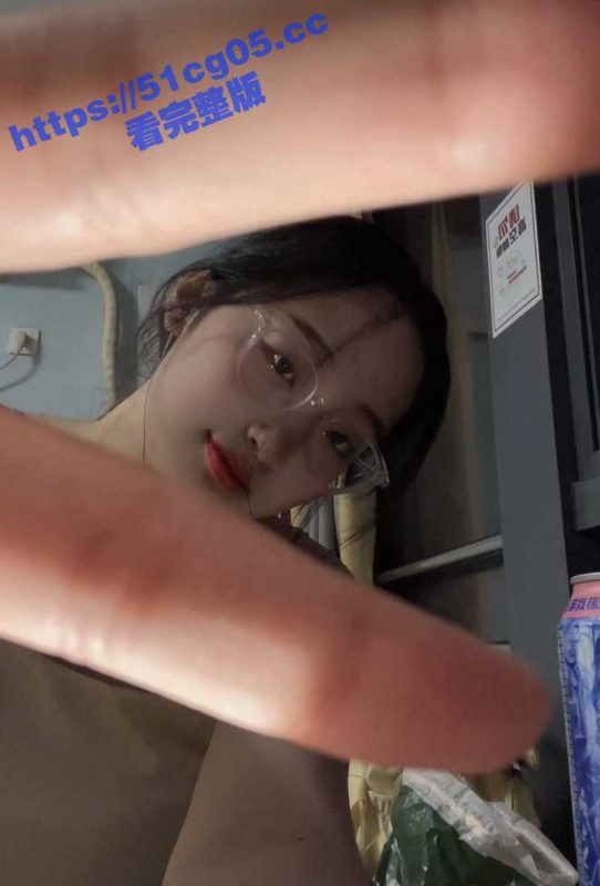 河北旅游职业学院微胖反差婊 不喜欢戴套 喜欢口爆吃精 被操爽了还会说自己是狗 还得是眼镜婊骚-51吃瓜网