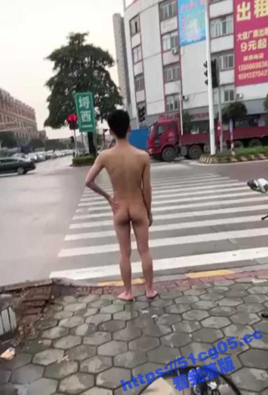 今年的夏天不是一般的热！裸男裸女露出裸奔合集 叉着腰光着个大腚等红绿灯 太自信了哥！-51吃瓜网
