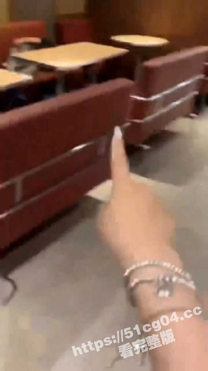 可恶!广东深圳中嘉职业技术学校学生欺负流浪汉 小小年纪就作恶 长大还得了 - 51吃瓜网-51吃瓜网