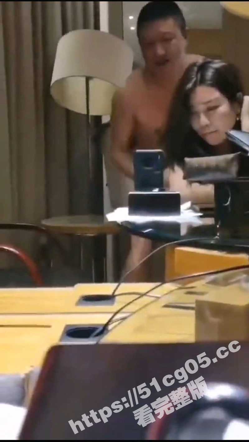 小说剧情走向现实高颜新婚人妻 为了能满足奢侈生活 彻夜陪干爹做爱 嘴上还夸干爹真厉害！ - 51吃瓜网-51吃瓜网