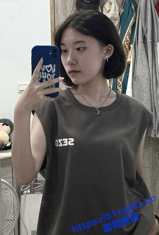 台湾18岁高中生母狗彭雨瑄 到处找人打炮就喜欢被内射的傻逼 内射完还要用嘴巴吃干净-51吃瓜网