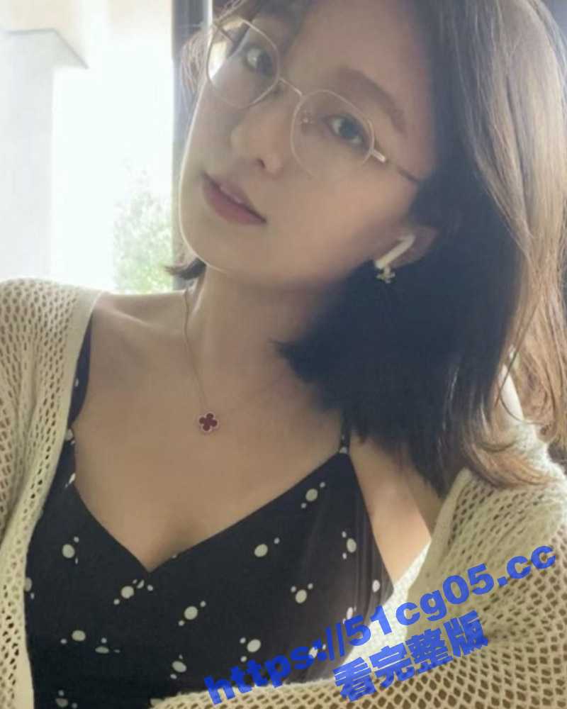 上饶师范学院反差学姐 苏若琳 和卷毛眼镜男友激情打炮 被按在墙上后入狂操得哇哇大叫 叫得可带劲了 - 51吃瓜网-51吃瓜网