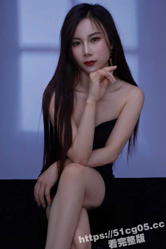 独家曝光 内蒙古呼伦贝尔张颜艺 高颜值兼职女模 表面高冷女神 私下吃鸡母狗 露脸实锤-51吃瓜网