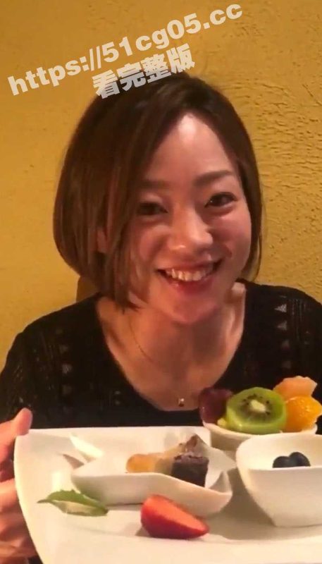 论床上操逼还得是韩国人妻少妇 随便口交随便无套操 还是个无毛的极品一线天逼逼 润得很呀-51吃瓜网