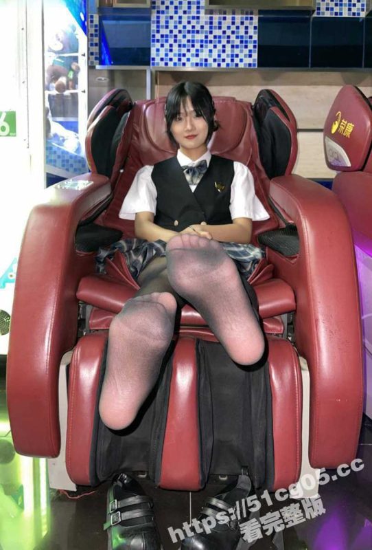 调教极品高颜值JK制服美女大学生 商场秀黑丝美腿玉足 揉捏把玩后带回家 美少女原味黑丝足交-51吃瓜网