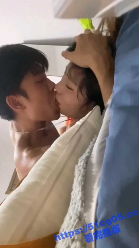 杭州美院女大校花与体育特长生男友激情做爱 全程露脸狠插小穴 呻吟声充斥整个房间 年轻人做爱太刺激了-51吃瓜网