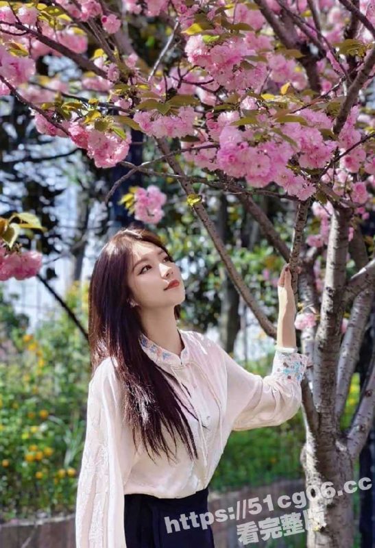 湖北极品高颜值淫荡人妻 杨婕茹 趁老公出差 带炮友回家偷情做爱！简直就是一只风骚的母狗！-51吃瓜网