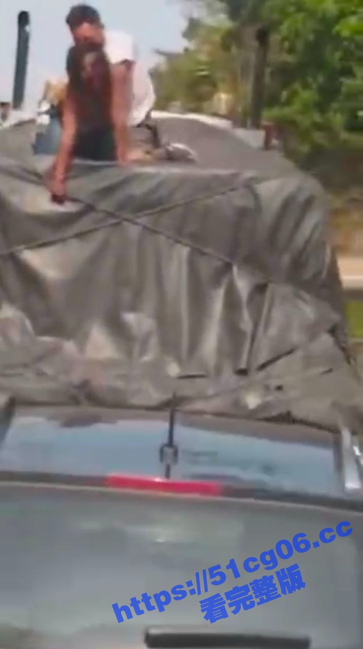 老司机稳的一匹 卡车高速行驶中都能扣起来 一脚刹车不是直接over了！ - 51吃瓜网-51吃瓜网