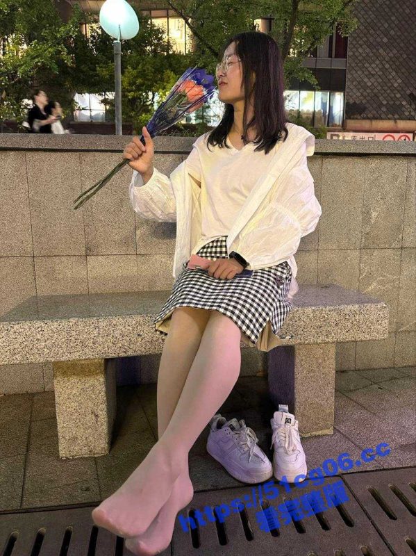 贵阳眼镜教师反差人妻 焦晓燕 被调教成母狗 甘愿当榨精神器 当着老公面玩3p-51吃瓜网