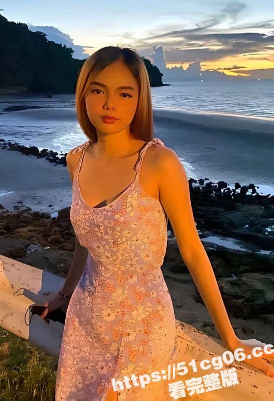 越南国际版抖音清纯女神 与榜一大哥1V1定制裸照和自慰视频流出并直接约她出来帮忙口交！-51吃瓜网