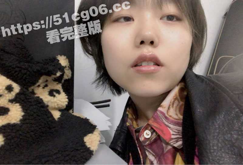 沈阳短发妹子被渣男前男友求和失败后为报复曝光不雅视频！白天是女神 夜晚上床后秒变荡妇 穿裤里丝为男友足交！-51吃瓜网