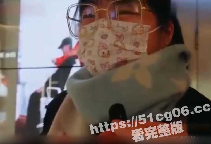 街头采访！天上飞机飞的高 地下眼镜妹属于最骚 这句话果然名不虚传 只要操爽了射哪里都可以！-51吃瓜网