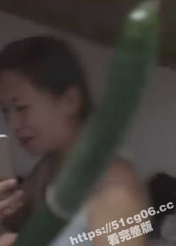 奇葩宿管阿姨为了减少校园恋情 贴心为每个女生发放超长黄瓜 并配发避孕套！-51吃瓜网