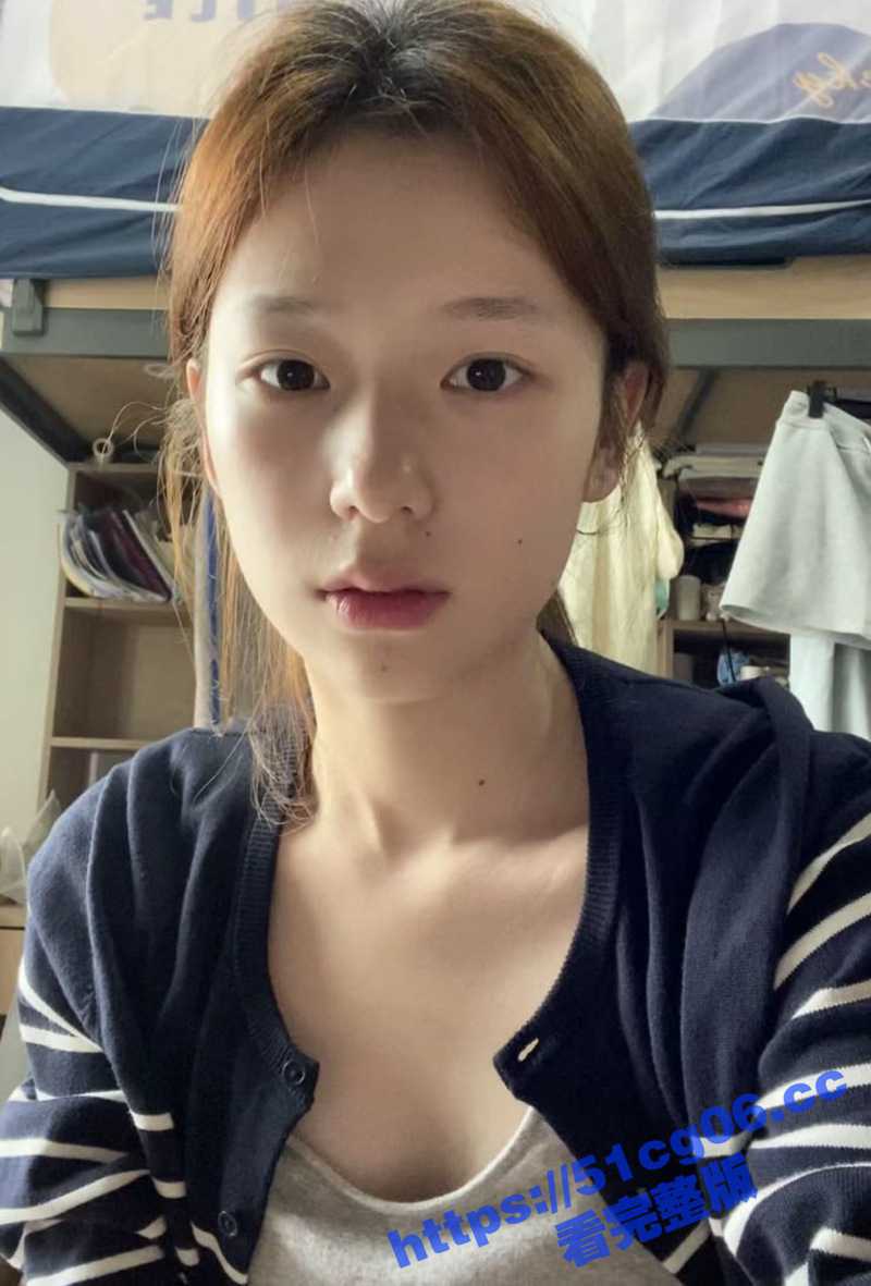 百度云泄密系列 华中理工大学清纯漂亮学生妹和渣男分手后自拍视频被曝光 妹子的小穴水好多 - 51吃瓜网-51吃瓜网