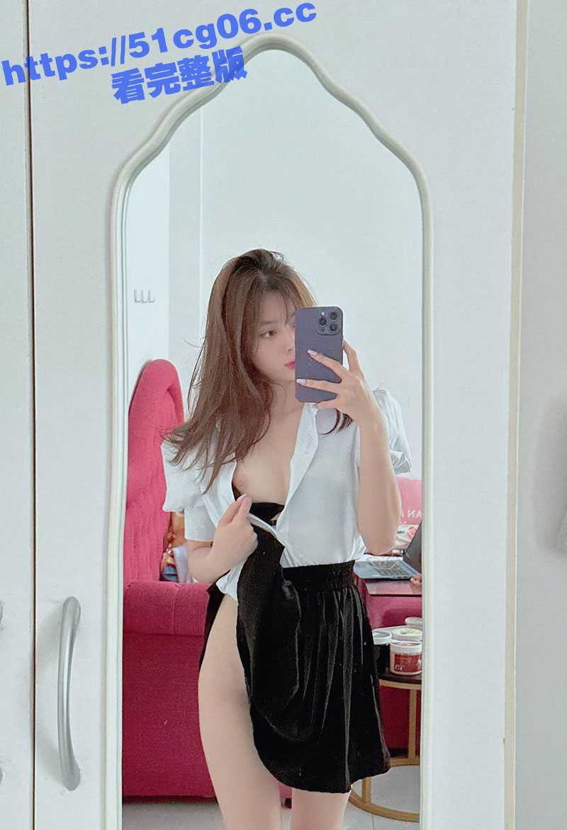 校花学生妹怎样安慰异地恋男友 当然是裸照加性感小视频啦！小穴超嫩 阴毛稀疏 妥妥的极品母狗！ - 51吃瓜网-51吃瓜网