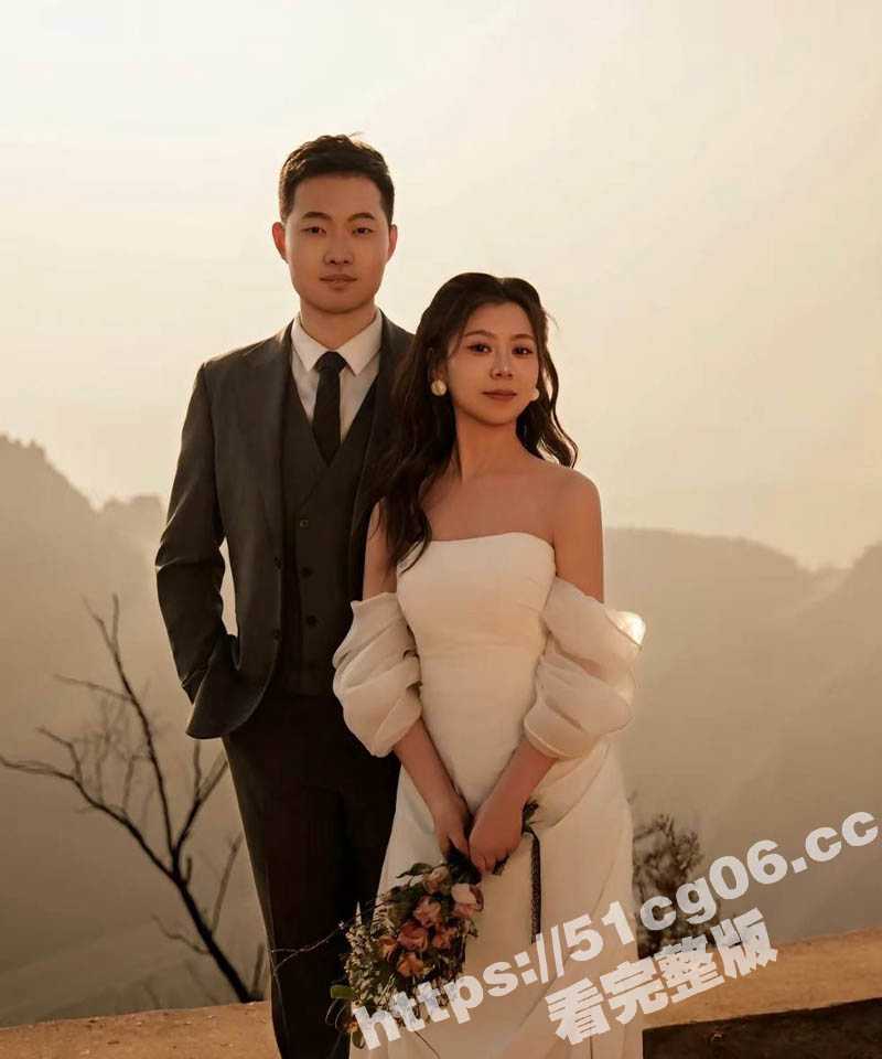 西安已婚人妻母狗被曝光 骚货结婚的前一天还偷偷的在跟炮友打炮 撅个大腚被操出超多黏黏糊糊的白浆 - 51吃瓜网-51吃瓜网