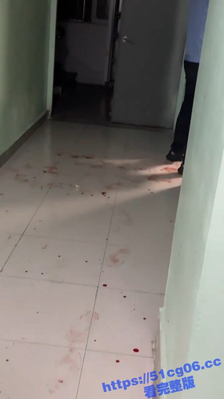海州租客夫妻打架现场 男子持刀怒砍怀孕妻子 随后还捅自己好几刀 现场遍地鲜血 房东真够倒霉的-51吃瓜网