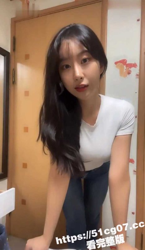 首尔健身女教练 极品牛仔裤美臀女神 一边玩游戏一边被学员玩穴后入 这大屁股操着太享受了-51吃瓜网