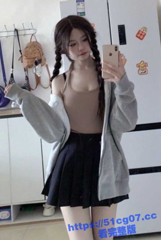 黑河市极品大学生嫩妹 卖原味挣钱 金主花2000买的定制视频被流出！-51吃瓜网