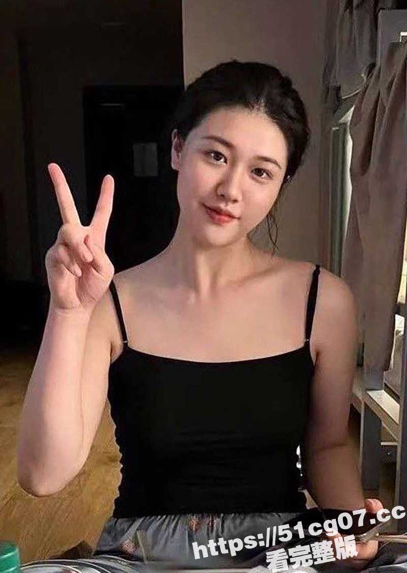 四川微胖老师林艳 极品身材反差婊 被调教成小母狗 非常听话跪地吃鸡 想怎么玩都可以 - 51吃瓜网-51吃瓜网