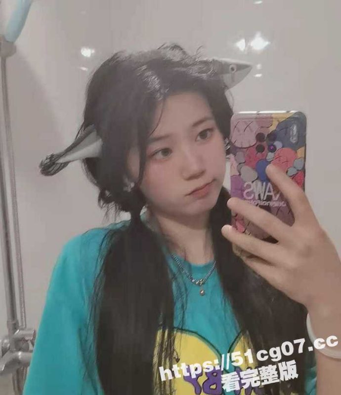 单位新来的实习护士 奶子超大的极品美女 私下骚的不得了 还被院长在值班室操过呢-51吃瓜网