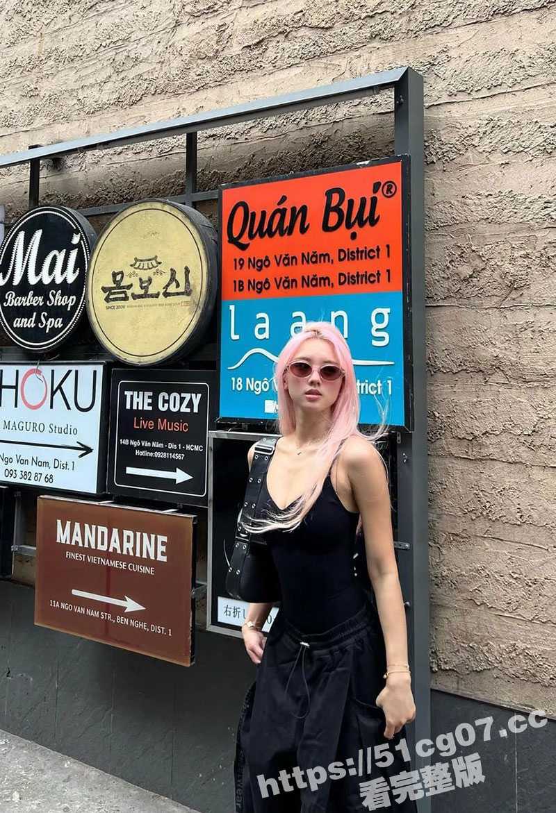 越南顶级模特 疑似发给土豪的验货视频被泄密流出!超高的颜值配上被水淋湿的完美身材 无比诱人! - 51吃瓜网-51吃瓜网