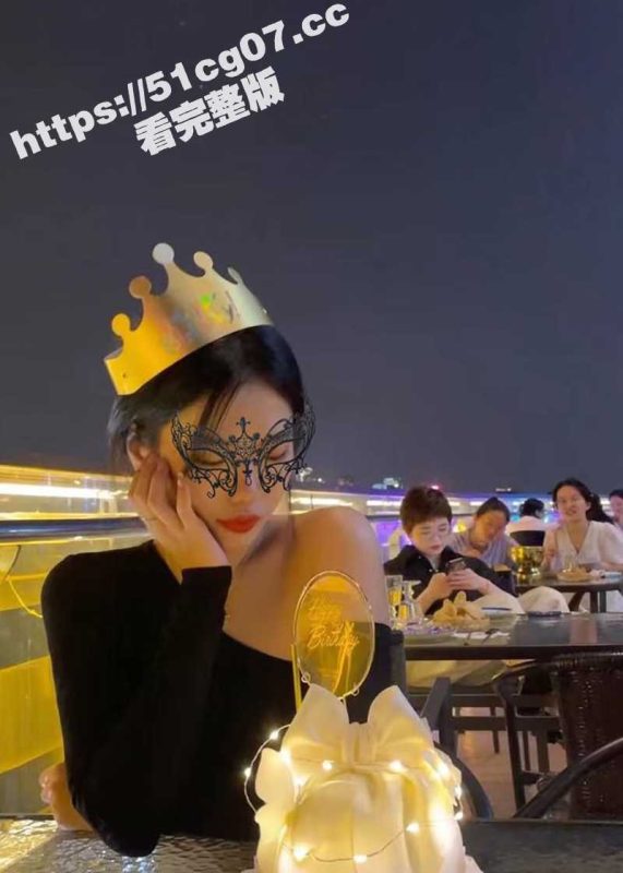 艺校毕业的黑丝骚货 跨专业做销售  为业绩献身合作公司高层 骚母狗撅着屁股被大屌爆操！-51吃瓜网