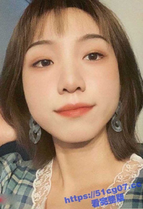 西安外国语学院大四女友不为人知的一面！清纯与淫荡的切换只在一瞬间！-51吃瓜网