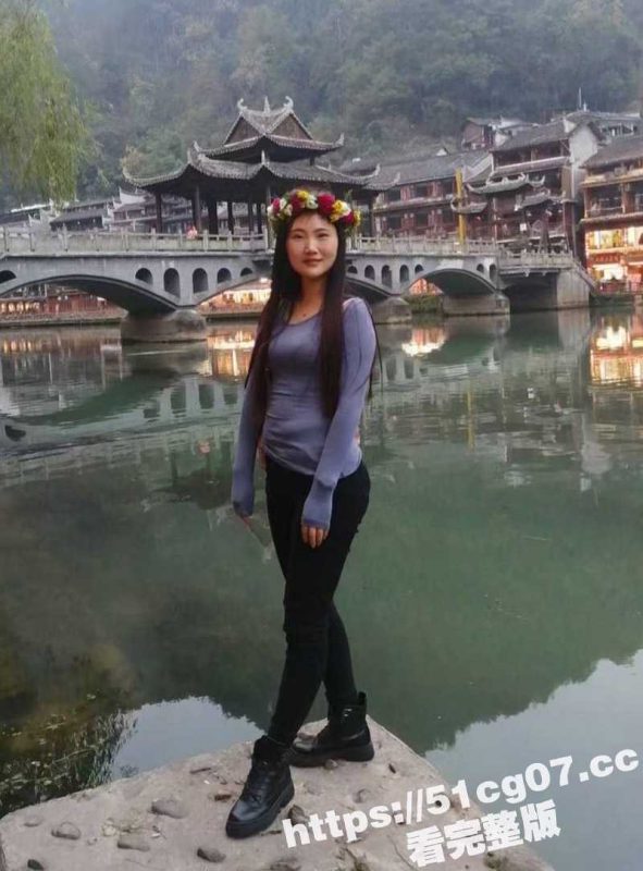 河南离异少妇胡彦平 身材很棒的骚逼 全裸勾引网友 据说性瘾很大 前任是被榨干了才离的吧-51吃瓜网